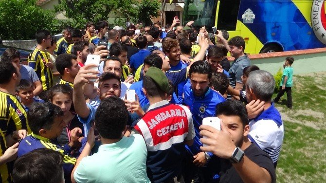 Fenerbahçeli Futbolculara Yoğun İlgi