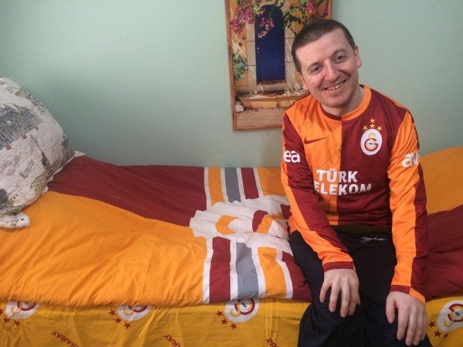 Saffet Akyüz’den Örnek Davranış