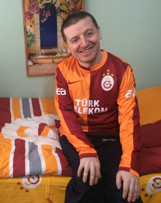 Saffet Akyüz’den Örnek Davranış
