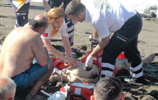 Düzce’de Dev Dalgalar Bir Kişiyi Yuttu