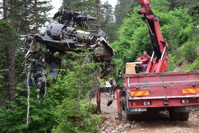 Giresun’da 7 Kişinin Hayatını Kaybettiği Helikopter Kazasının Ardından Enkaz Kaldırma Çalışmaları Tamamlandı