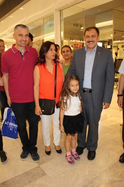 Bakan Eroğlu, Park Afyon Avm’yi Gezdi