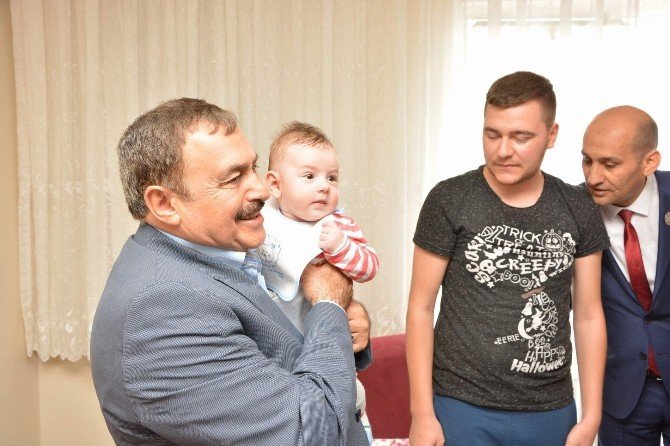 Bakan Eroğlu’ndan, Suriyeli Mültecilere Türkiye Vatandaşlığı Verilmesi Konusunda Açıklama: