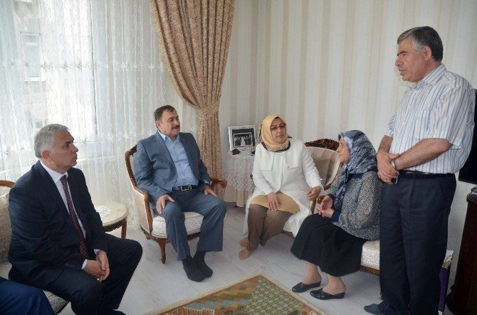 Bakan Eroğlu, Kanal İstanbul Projesi’nde "Panama Modeli" Uygulanıp Uygulanmayacağına Açıklık Getirdi