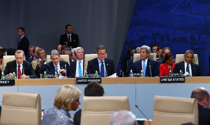 Nato Zirvesi, Hayatını Kaybeden Nato Askerleri İçin Saygı Duruşuyla Başladı