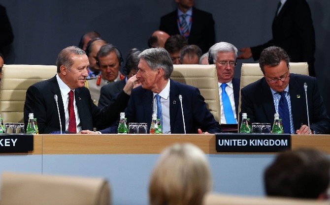 Nato Zirvesi, Hayatını Kaybeden Nato Askerleri İçin Saygı Duruşuyla Başladı