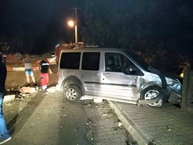 Zonguldak’ta Trafik Kazası: 1’i Ağır 2 Kişi Yaralı
