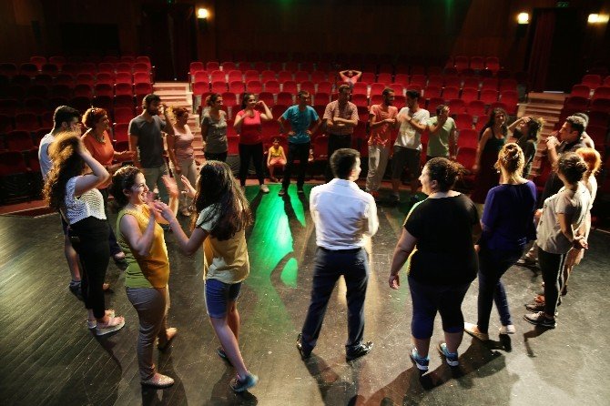 Doğaçlama Tiyatro Seyirciyle Buluşuyor