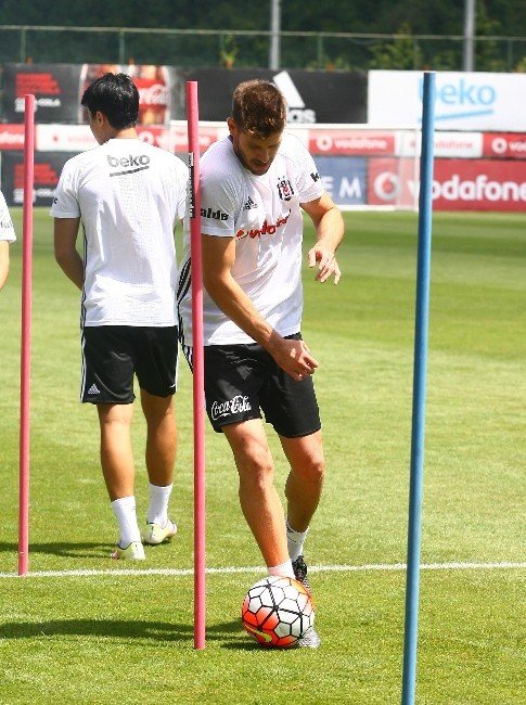 Beşiktaş, Yeni Sezon Hazırlıklarını Sürdürüyor