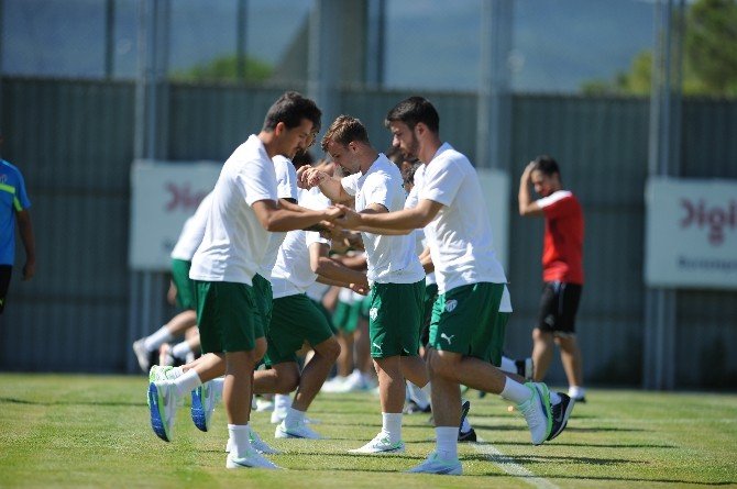 Bursaspor’un Yeni Transferi İlk Antrenmanına Çıktı