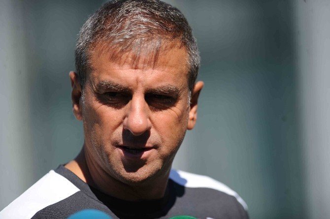 Hamzaoğlu: "Hiçbir Oyuncuyu Zorla Tutma Niyetimiz Yok"