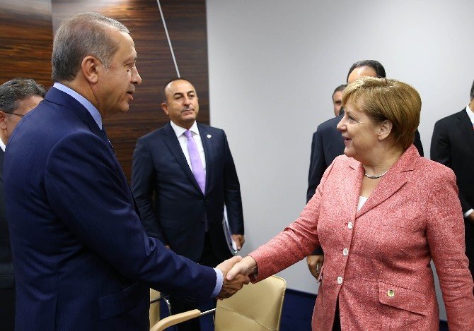 Erdoğan, Almanya Başbakanı Merkel’le Görüştü