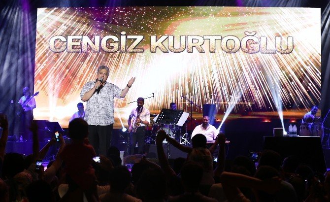 Cengiz Kurtoğlu Expo 2016’da Romantizm Rüzgârı Estirdi