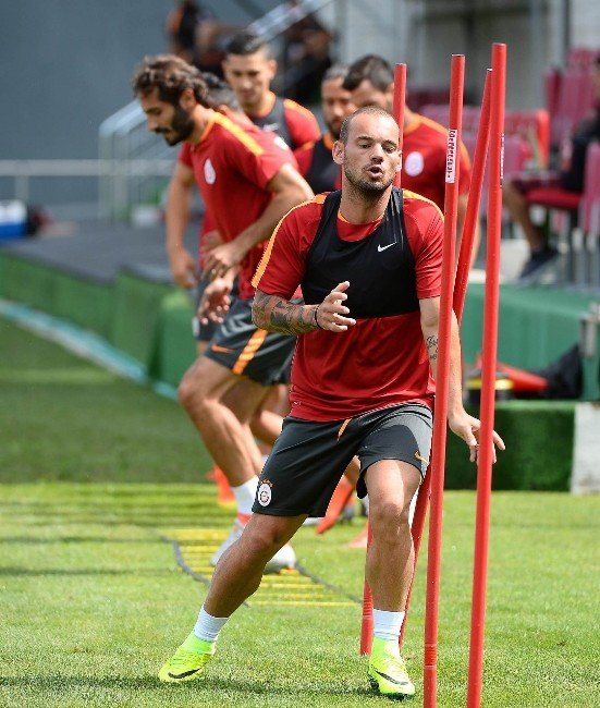 Galatasaray, Yeni Sezon Hazırlıklarını Sürdürüyor