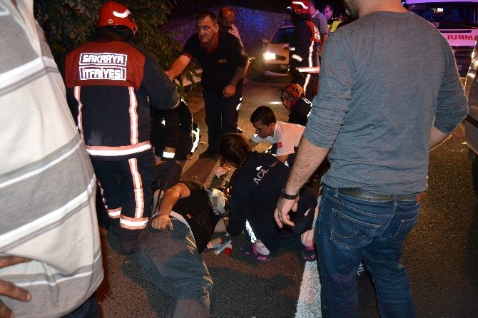 Sakarya’da Kamyonet Bariyerleri Aştı: 3 Yaralı