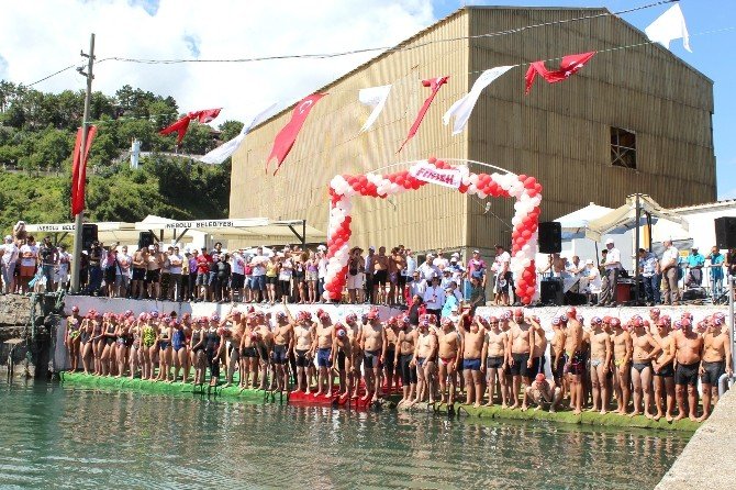 Karadeniz’de İlk Defa 3000 Metrelik Yüzme Yarışı Yapıldı