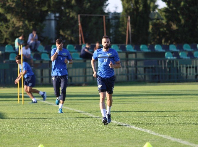 Serdar Kesimal: "Akhisar Belediyespor Kolej Havasında Bir Takım"