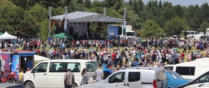 Bursa’da Binlerce Trabzonlu 10 Saat Hiç Durmadan Horon Tepti
