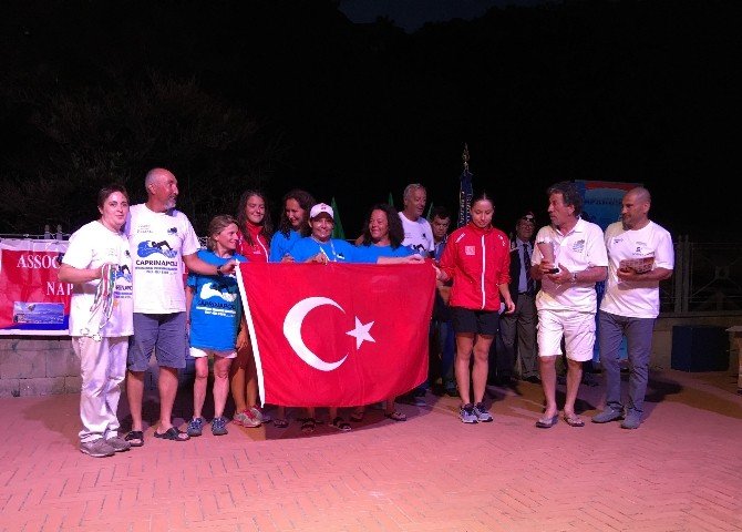 Çılgın Türkler Kadın Yüzme Takımı, İlki Gerçekleştirdi