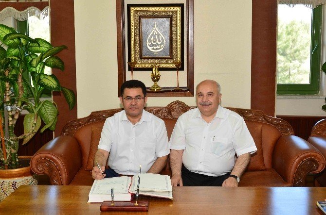 Ağır Ceza Mahkemesi Başkanı Ahmet Şeker’den Rektör Gönüllü’ye Veda Ziyareti