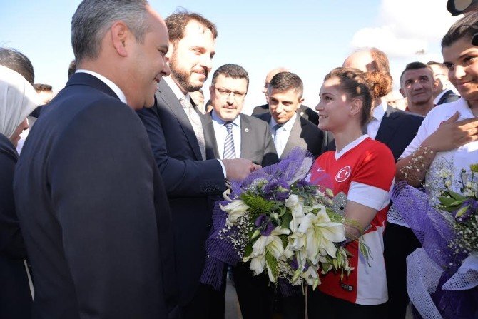 Bakanlar Albayrak Ve Kılıç Gymnasiade 2016 Trabzon Okul Sporları Olimpiyatları’nın Açılışına Katılmak Üzere Trabzon’a Geldi