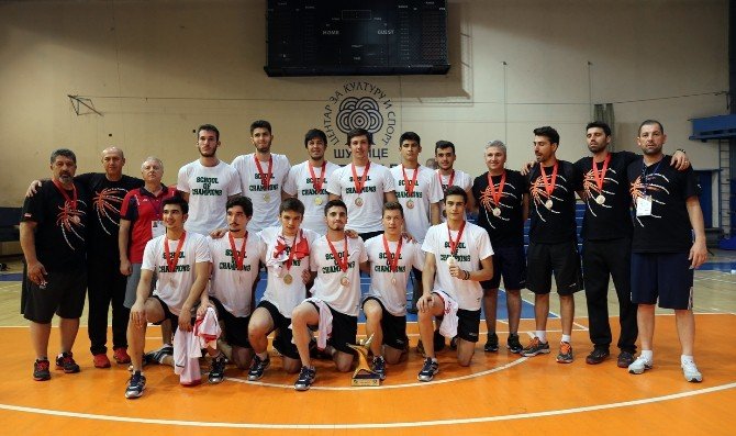 Doğa Okulları Genç Erkek Voleybol Takımı Dünya Şampiyonu Oldu