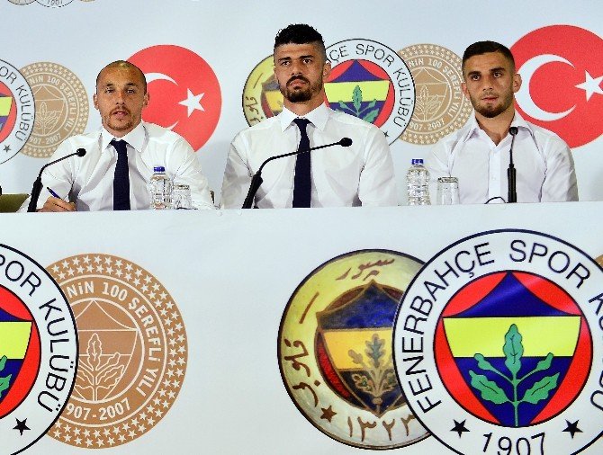 Fenerbahçe 3 Futbolcuya İmza Attırdı
