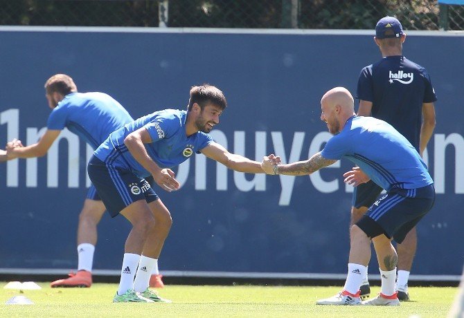 Fenerbahçe Yeni Sezon Hazırlıklarını Sürdürüyor