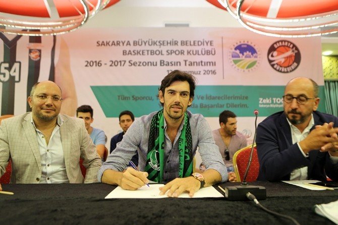 Milli Basketbolcu Kerem Gönlüm Sakarya İle Sözleşme İmzaladı