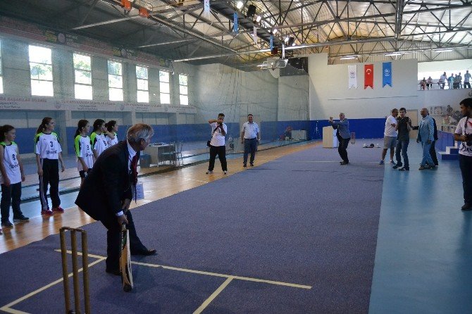 Büyükler Salon Kriket Şampiyonası Alaçam’da Başladı