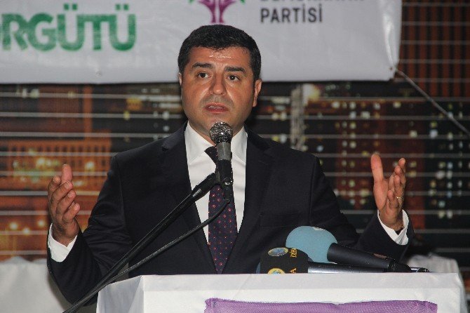 Demirtaş, Referandum Önerisini Düzeltti