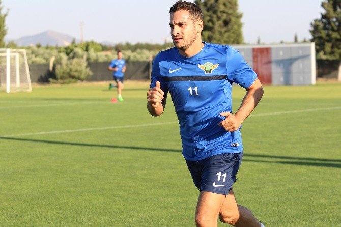 Akhisar Belediyespor, 2 Oyuncuyu Kadrodan Çıkardı