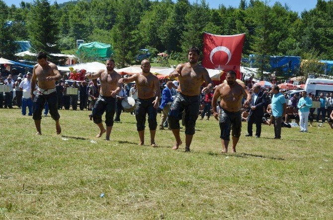 Pelitözü Kızılot Yayla Şenlikleri’nde Başpehlivan Recep Kara Oldu