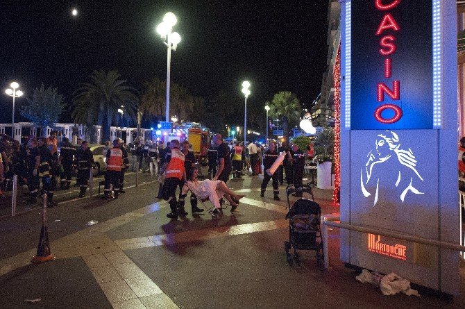 Fransa’da Kamyon Kalabalığa Daldı: 73 Ölü, 100 Yaralı