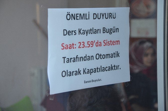 Yüzlerce İlahiyat Öğrencisi Cumhurbaşkanı Erdoğan’dan Yardım Bekliyor