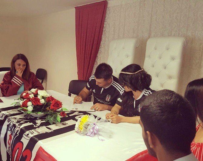 Beşiktaş Formalarıyla Mutluluğa İmza Attılar