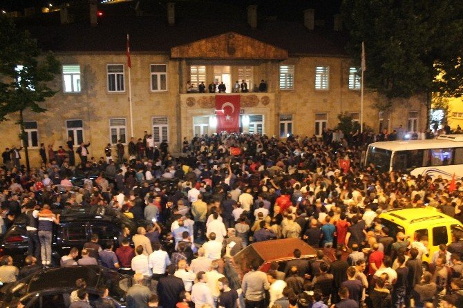Bayburt Sokağa Döküldü