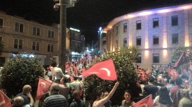 Darbe Girişimine Karşı Giresunlular Sokağa Döküldü