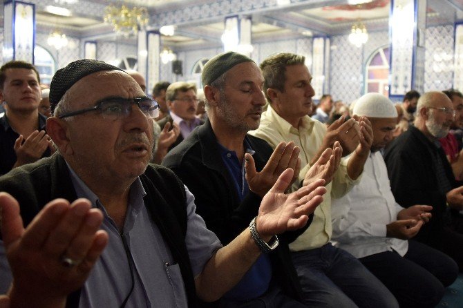 Gümüşhaneliler Camilere Akın Etti