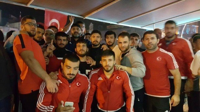 Güreş Camiası Darbeye Karşı Ayakta
