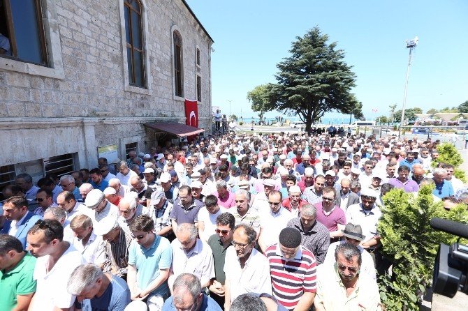 Ordu’da Darbe Şehitleri İçin Gıyabi Cenaze Namazı