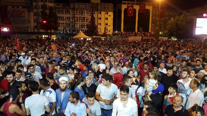 Samsunlar Demokrasi Nöbeti İçin Yine Sabahladılar