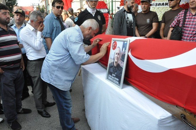 Darbeciler Tarafından Şehit Edilen Özel Harekat Polisi Son Yolculuğuna Uğurlandı