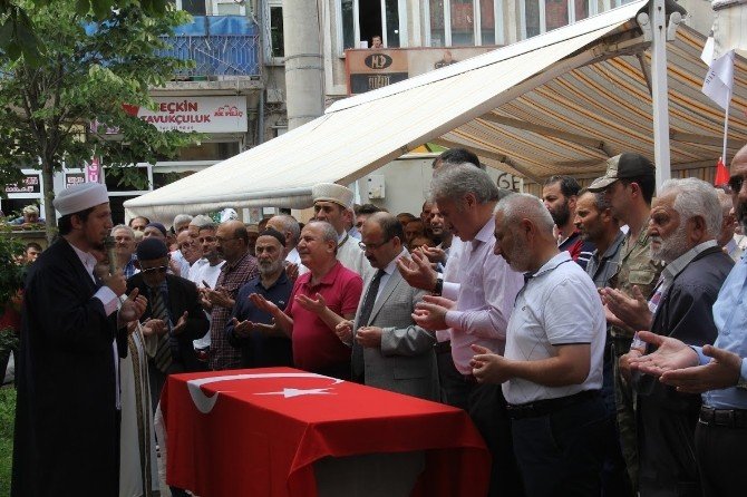 Demokrasi Şehitleri İçin Gıyabi Cenaze Namazı Kılındı