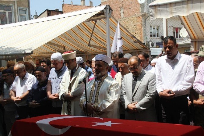Demokrasi Şehitleri İçin Gıyabi Cenaze Namazı Kılındı