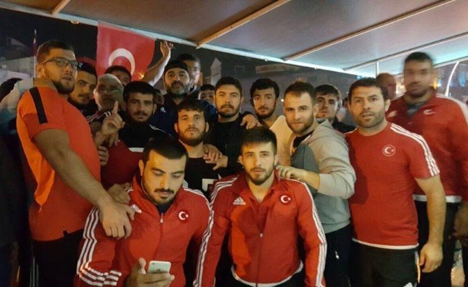 Güreş Camiası Darbeye Karşı Ayakta