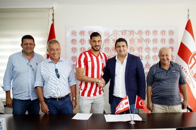Deniz Kadah Antalyaspor’da