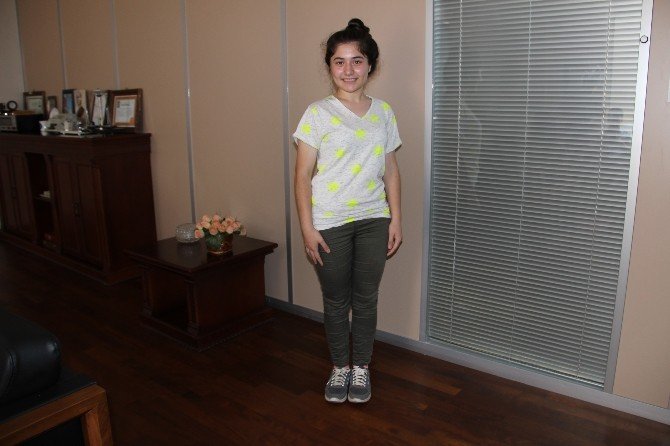 "S" Şeklinde Olan Omurgası Ameliyatla Düzeltildi