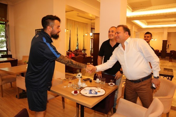 Sözlü: “Transferi Tamamlamak İçin Çaba Sarf Ediyoruz”