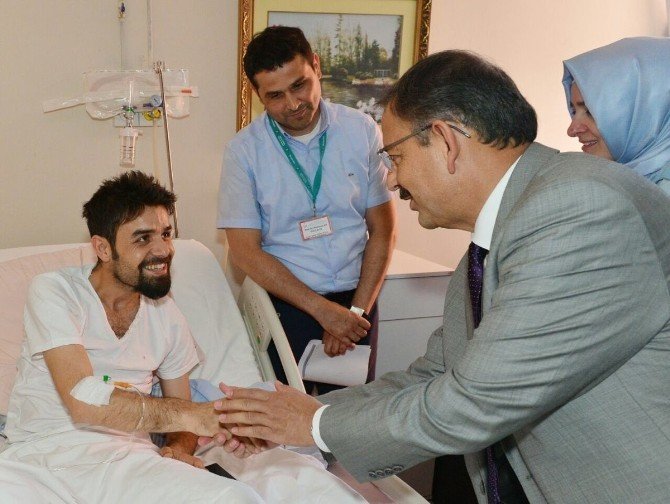 Çevre Ve Şehircilik Bakanı Özhaseki Yaralıları Ziyaret Etti